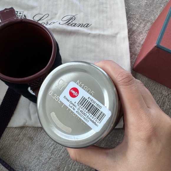Loro Piana water bottle cashmere exclusive - Picture 7 of 13